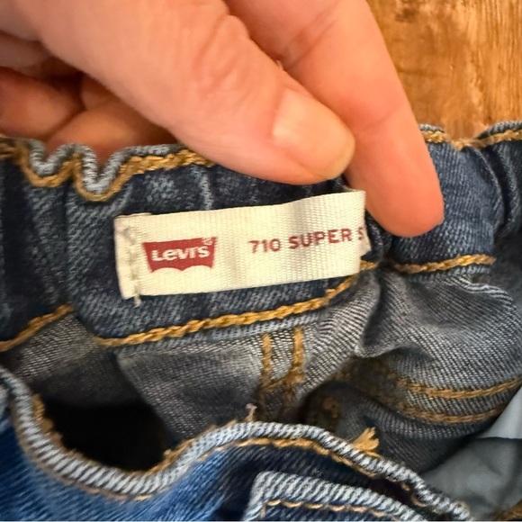 LEVIS 710 Girls Blue Distressed Super Skinny Jeans Waist Adjusters Size 12 - Picture 4 of 9